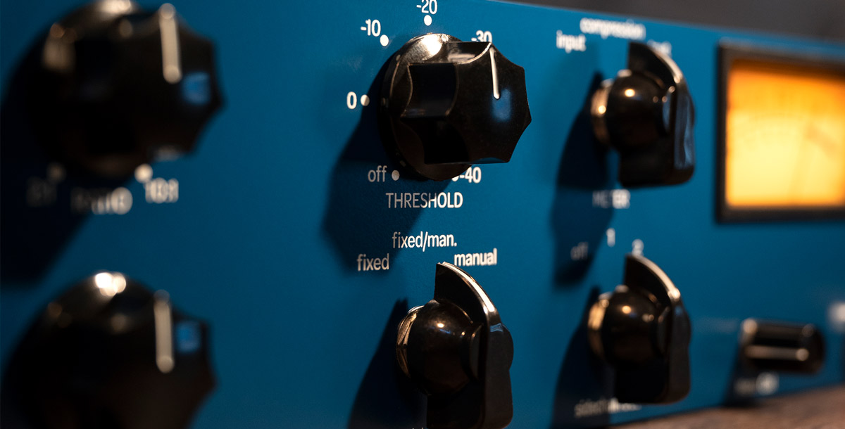 Warm-Audio-WA-1b-compressor-closeup