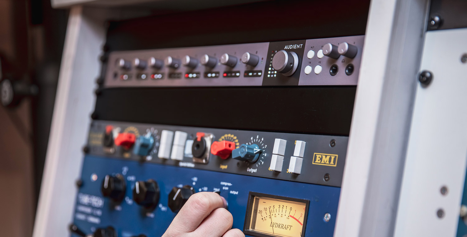 Audient-iD48-Lifestyle-in-rack